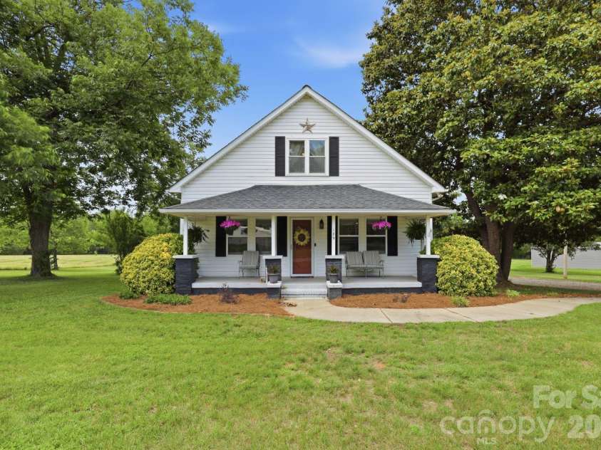 189 Chestnut Grove Road, Statesville, NC 28625.  MLS# CAR4392465, YatesRealty ID 30123. 