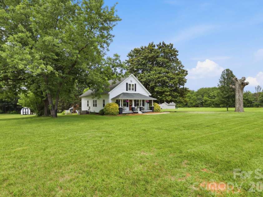 189 Chestnut Grove Road, Statesville, NC 28625.  MLS# CAR4392465, YatesRealty ID 30123. 