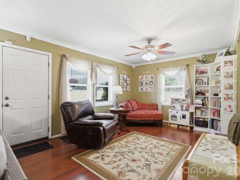 189 Chestnut Grove Road, Statesville, NC 28625.  MLS# CAR4392465, YatesRealty ID 30123. 