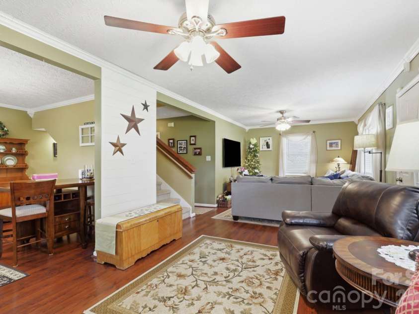 189 Chestnut Grove Road, Statesville, NC 28625.  MLS# CAR4392465, YatesRealty ID 30123. 