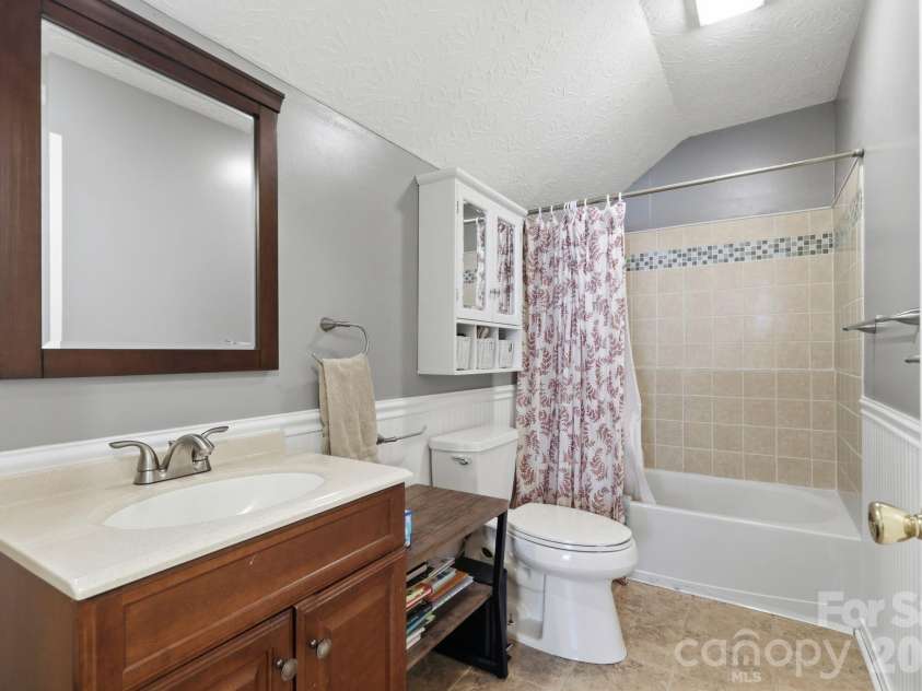 189 Chestnut Grove Road, Statesville, NC 28625.  MLS# CAR4392465, YatesRealty ID 30123. 