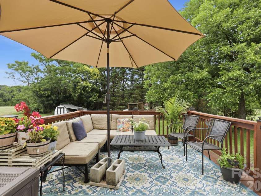 189 Chestnut Grove Road, Statesville, NC 28625.  MLS# CAR4392465, YatesRealty ID 30123. 