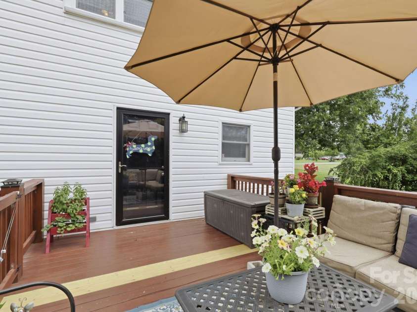 189 Chestnut Grove Road, Statesville, NC 28625.  MLS# CAR4392465, YatesRealty ID 30123. 