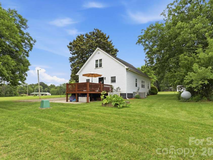 189 Chestnut Grove Road, Statesville, NC 28625.  MLS# CAR4392465, YatesRealty ID 30123. 