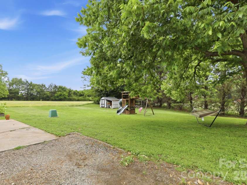 189 Chestnut Grove Road, Statesville, NC 28625.  MLS# CAR4392465, YatesRealty ID 30123. 