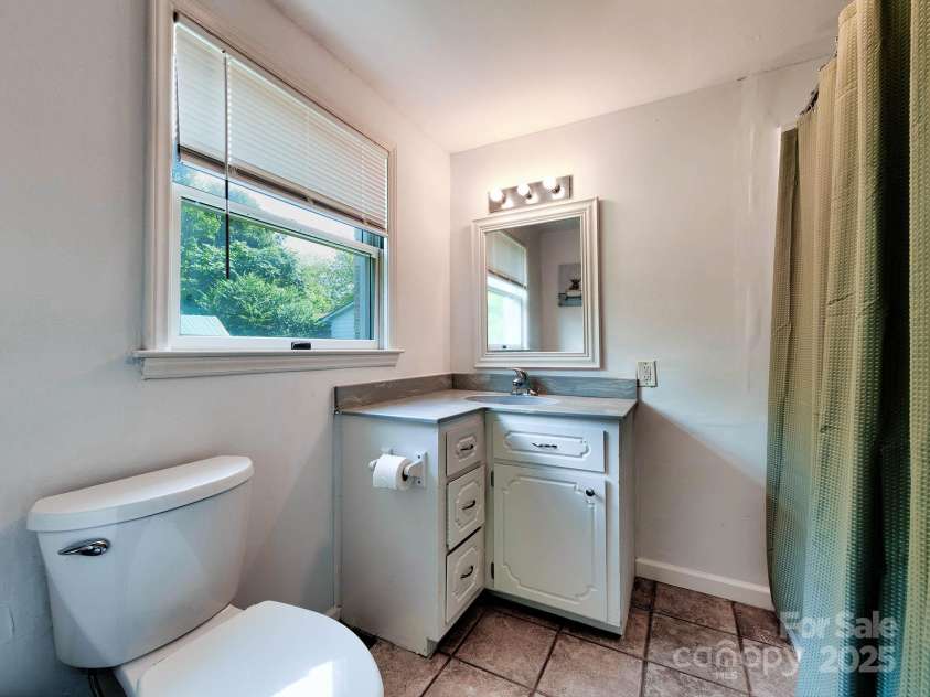 228 Parkwood Drive, Concord, NC 28027.  MLS# CAR4282049, YatesRealty ID 30123. 