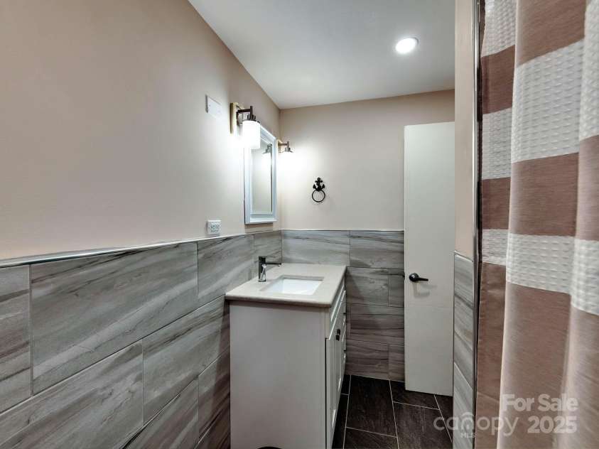 228 Parkwood Drive, Concord, NC 28027.  MLS# CAR4282049, YatesRealty ID 30123. 