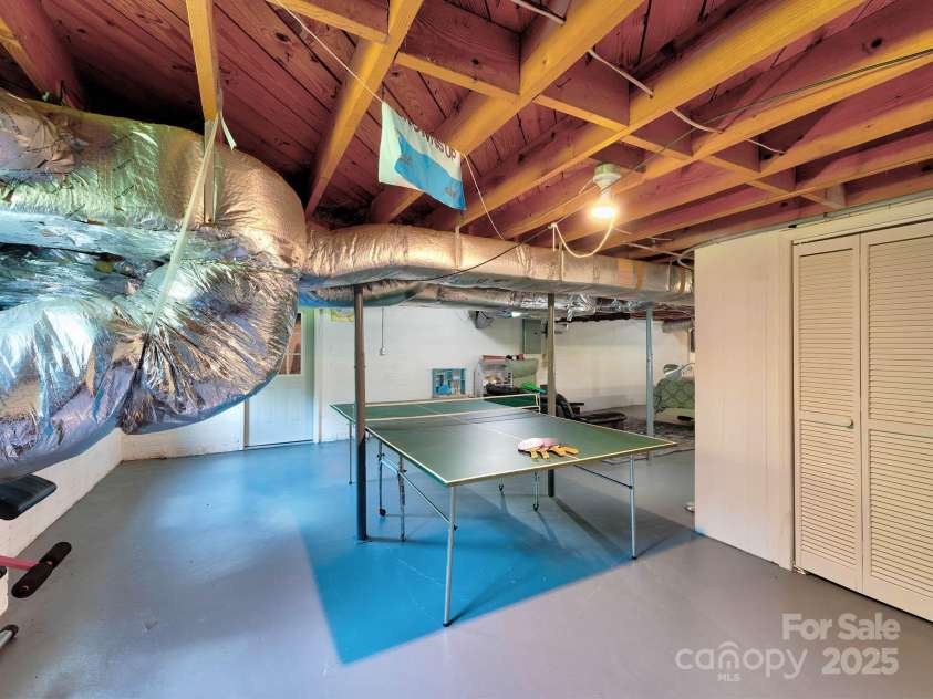 228 Parkwood Drive, Concord, NC 28027.  MLS# CAR4282049, YatesRealty ID 30123. 