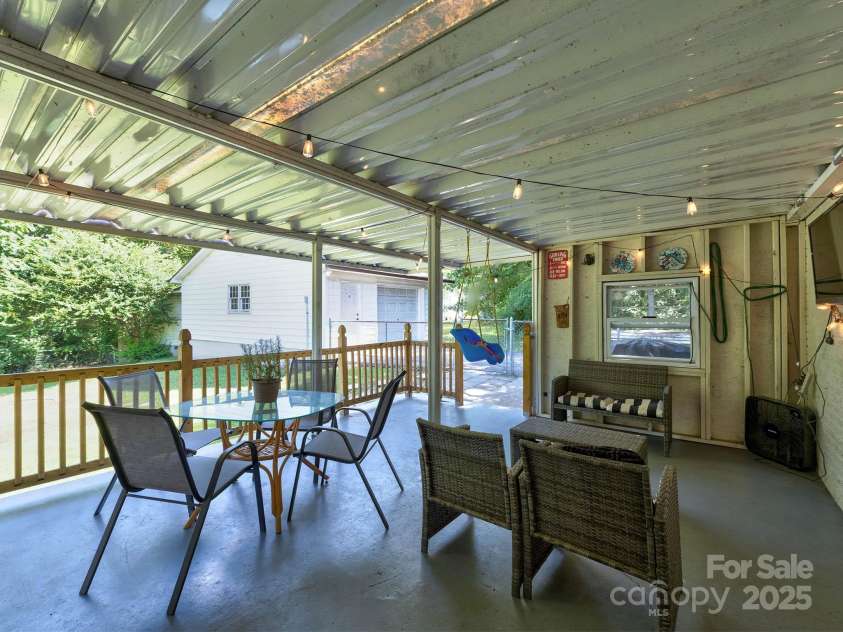 228 Parkwood Drive, Concord, NC 28027.  MLS# CAR4282049, YatesRealty ID 30123. 