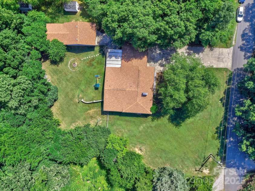 228 Parkwood Drive, Concord, NC 28027.  MLS# CAR4282049, YatesRealty ID 30123. 