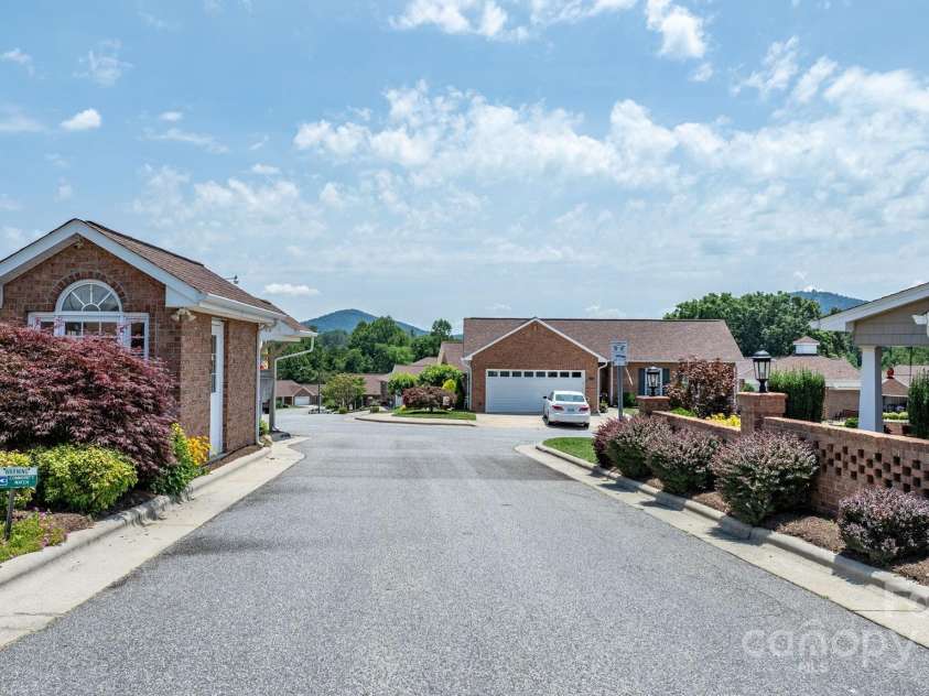 1206 Wexford Village Circle, Lenoir, NC 28645.  MLS# CAR4272221, YatesRealty ID 30124. 