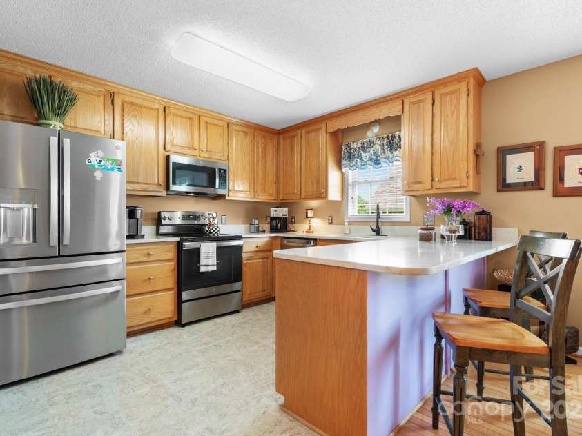 1206 Wexford Village Circle, Lenoir, NC 28645.  MLS# CAR4272221, YatesRealty ID 30124. 