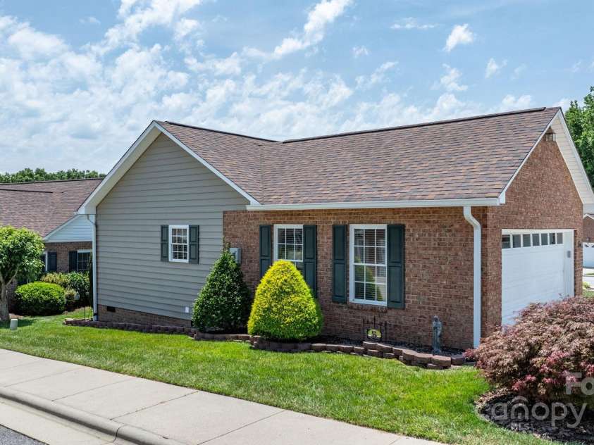 1206 Wexford Village Circle, Lenoir, NC 28645.  MLS# CAR4272221, YatesRealty ID 30124. 