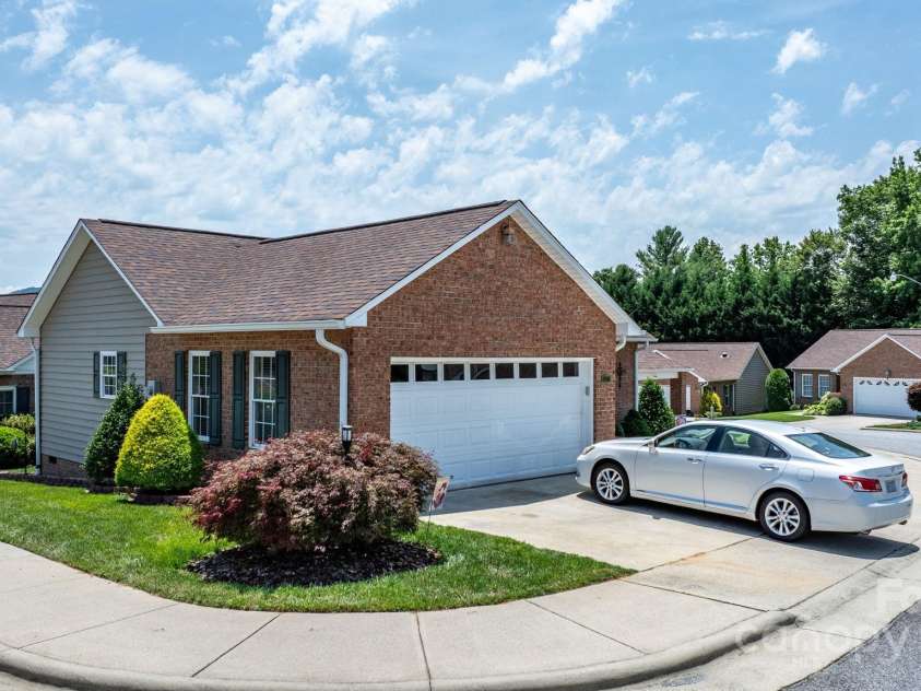 1206 Wexford Village Circle, Lenoir, NC 28645.  MLS# CAR4272221, YatesRealty ID 30124. 