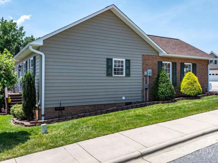 1206 Wexford Village Circle, Lenoir, NC 28645.  MLS# CAR4272221, YatesRealty ID 30124. 