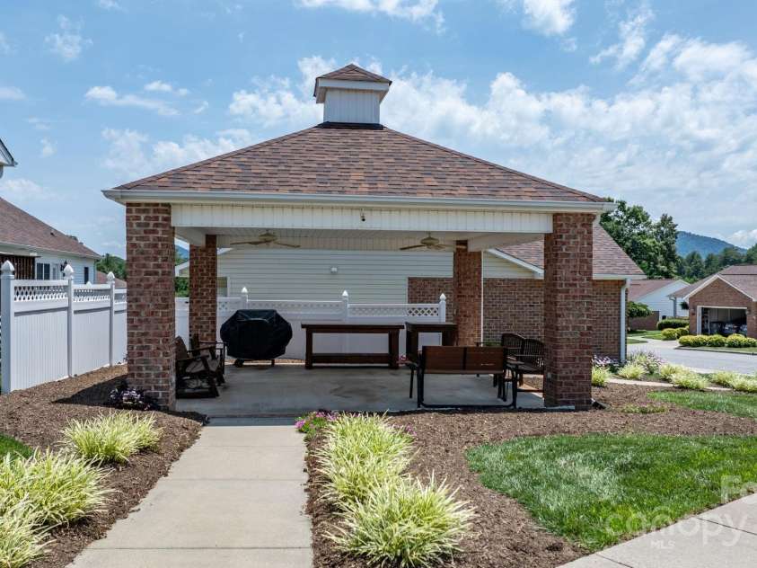 1206 Wexford Village Circle, Lenoir, NC 28645.  MLS# CAR4272221, YatesRealty ID 30124. 