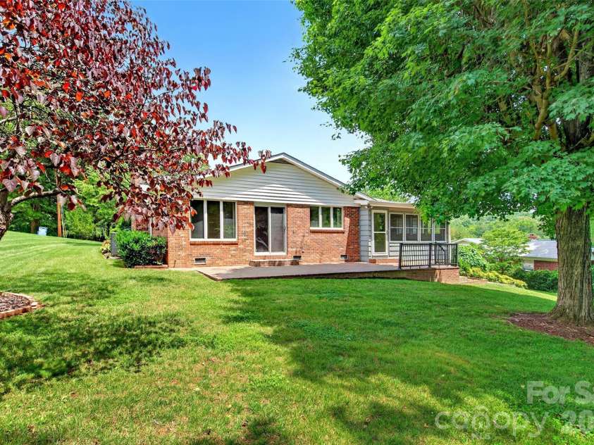 35 Mountain Terrace, Asheville, NC 28806.  MLS# CAR4386290, YatesRealty ID 30124. 