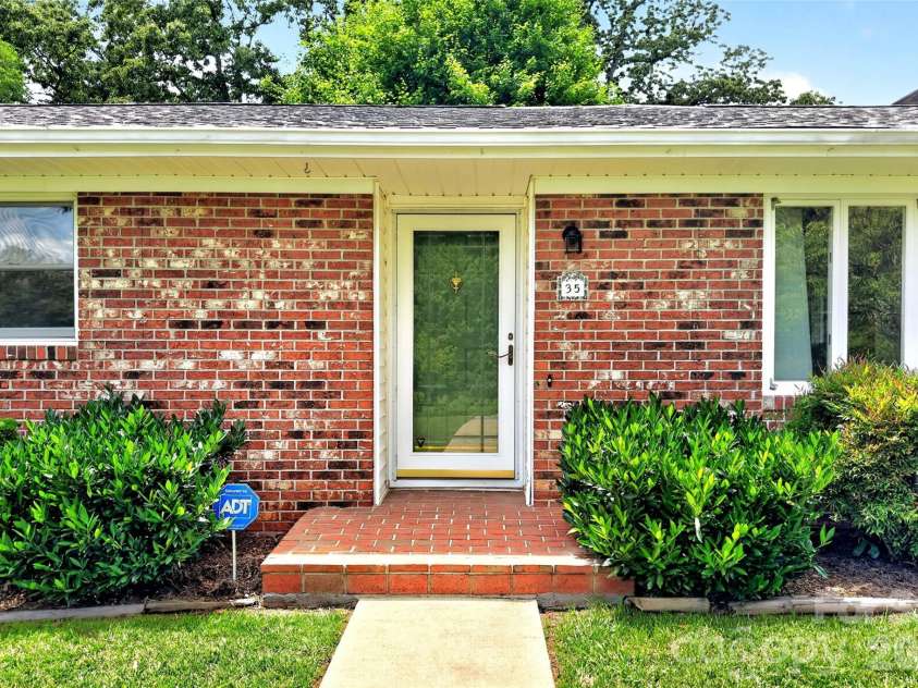 35 Mountain Terrace, Asheville, NC 28806.  MLS# CAR4386290, YatesRealty ID 30124. 