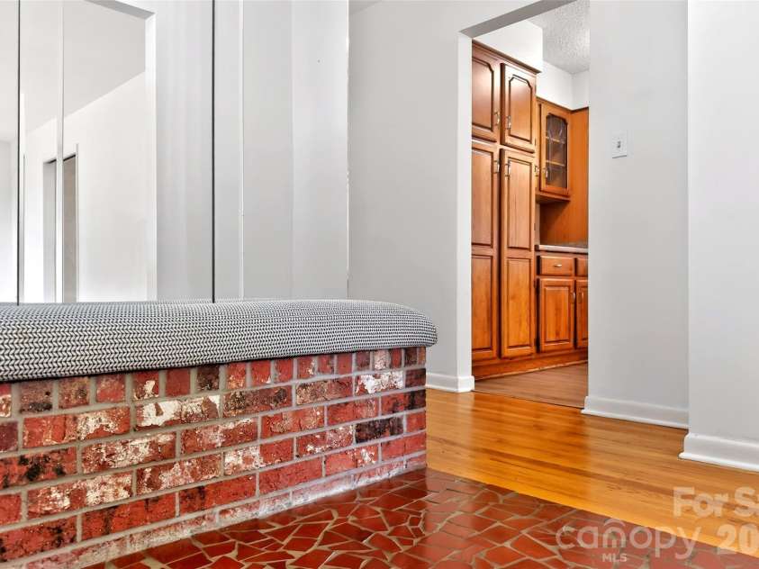 35 Mountain Terrace, Asheville, NC 28806.  MLS# CAR4386290, YatesRealty ID 30124. 
