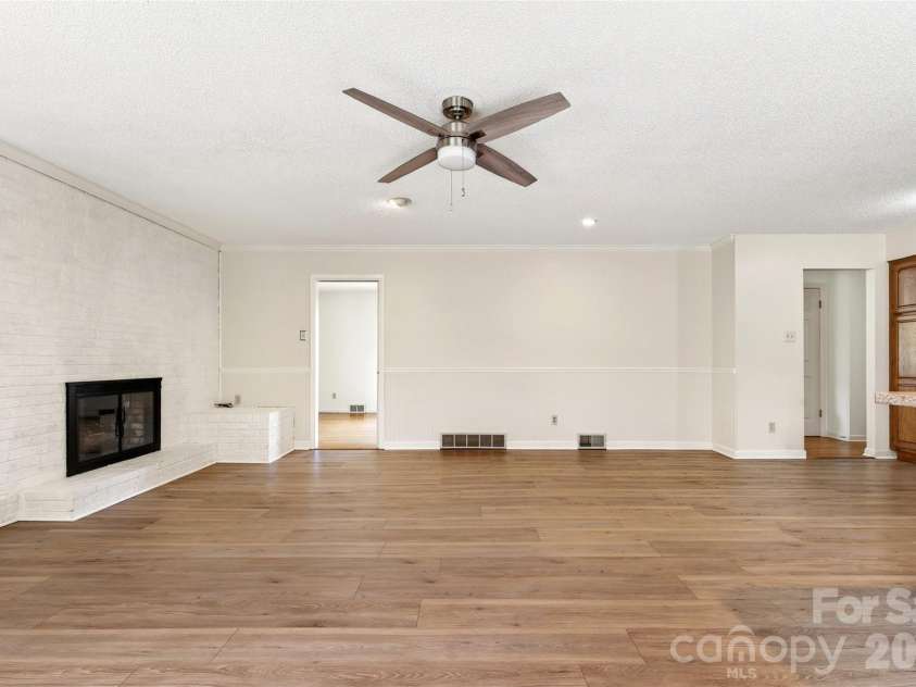 35 Mountain Terrace, Asheville, NC 28806.  MLS# CAR4386290, YatesRealty ID 30124. 