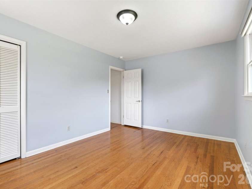 35 Mountain Terrace, Asheville, NC 28806.  MLS# CAR4386290, YatesRealty ID 30124. 