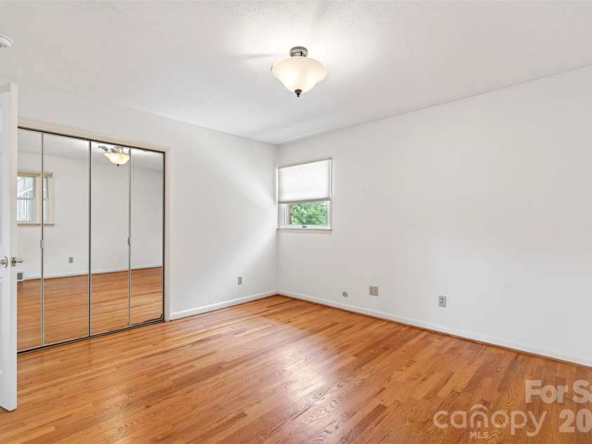 35 Mountain Terrace, Asheville, NC 28806.  MLS# CAR4386290, YatesRealty ID 30124. 