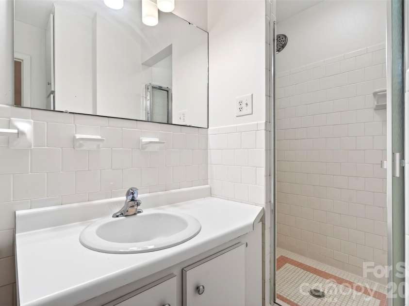 35 Mountain Terrace, Asheville, NC 28806.  MLS# CAR4386290, YatesRealty ID 30124. 