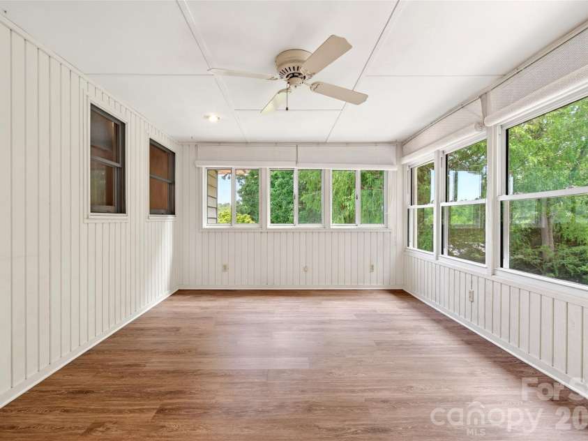 35 Mountain Terrace, Asheville, NC 28806.  MLS# CAR4386290, YatesRealty ID 30124. 