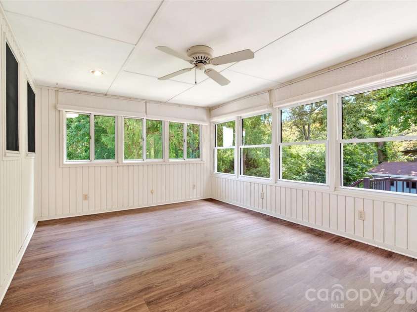 35 Mountain Terrace, Asheville, NC 28806.  MLS# CAR4386290, YatesRealty ID 30124. 