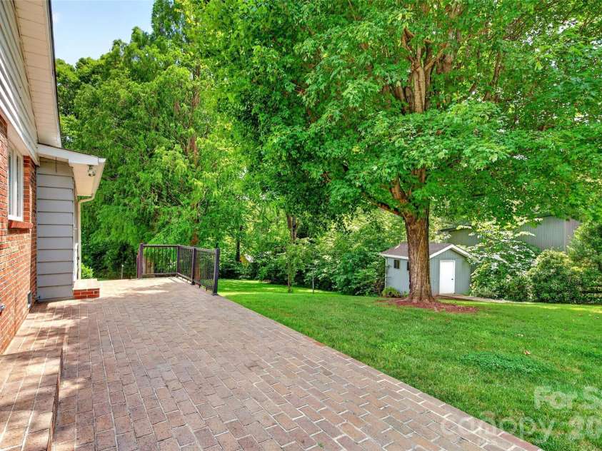 35 Mountain Terrace, Asheville, NC 28806.  MLS# CAR4386290, YatesRealty ID 30124. 