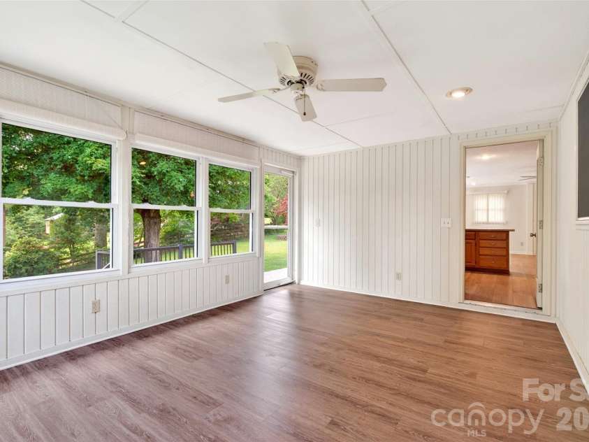 35 Mountain Terrace, Asheville, NC 28806.  MLS# CAR4386290, YatesRealty ID 30124. 