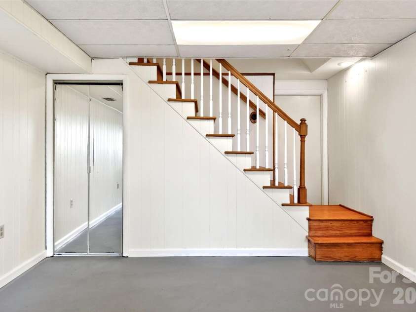 35 Mountain Terrace, Asheville, NC 28806.  MLS# CAR4386290, YatesRealty ID 30124. 