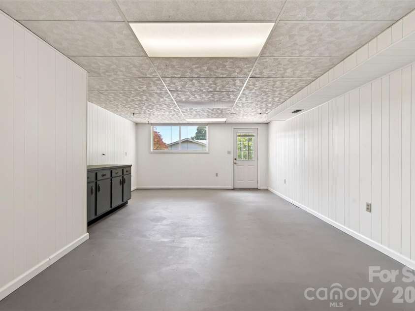 35 Mountain Terrace, Asheville, NC 28806.  MLS# CAR4386290, YatesRealty ID 30124. 