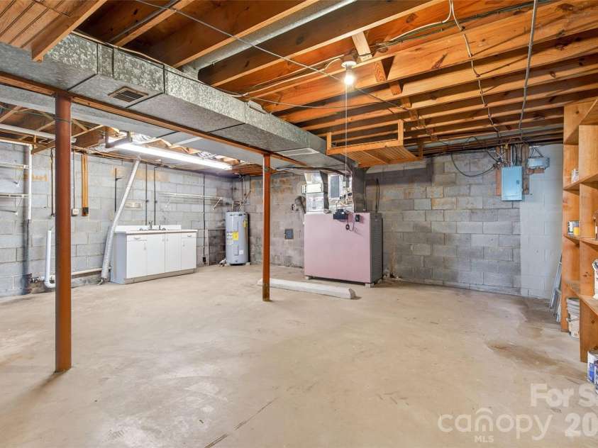35 Mountain Terrace, Asheville, NC 28806.  MLS# CAR4386290, YatesRealty ID 30124. 