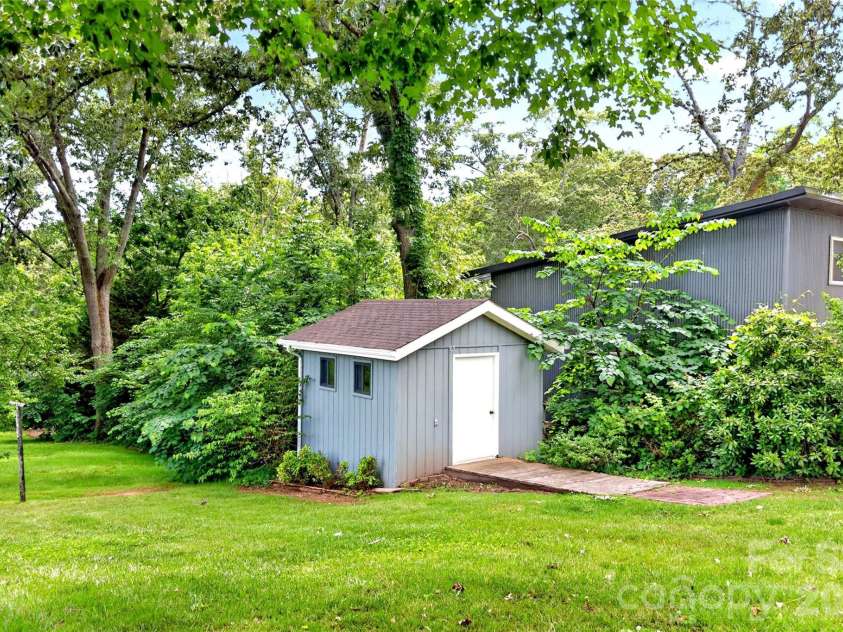 35 Mountain Terrace, Asheville, NC 28806.  MLS# CAR4386290, YatesRealty ID 30124. 