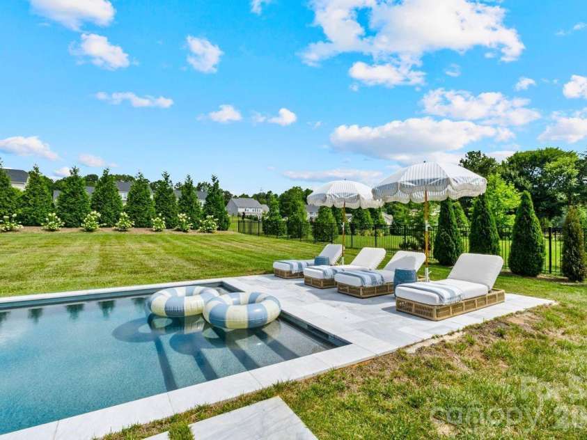11113 Benjamin Smith Avenue, Huntersville, NC 28078.  MLS# CAR4388067, YatesRealty ID 30125. 
