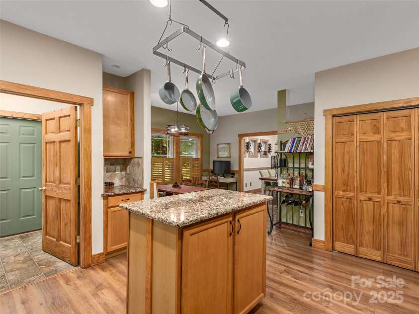 264 Charming Lane, Hendersonville, NC 28792.  MLS# CAR4283133, YatesRealty ID 30126. Large panty