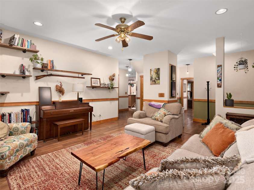 264 Charming Lane, Hendersonville, NC 28792.  MLS# CAR4283133, YatesRealty ID 30126. Living Room