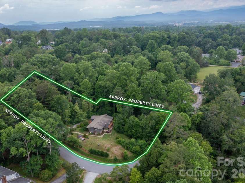132 Whisperwood Circle, Hendersonville, NC 28791.  MLS# CAR4378747, YatesRealty ID 30127. Double Lot with Plenty of Flat, Usable Space