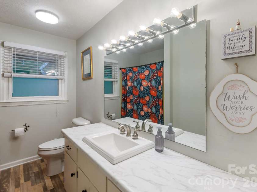 132 Whisperwood Circle, Hendersonville, NC 28791.  MLS# CAR4378747, YatesRealty ID 30127. Full Bath - Main Level
