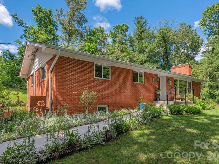90 Bell Road, Asheville, NC 28805.  MLS# CAR4391079, YatesRealty ID 30128. 