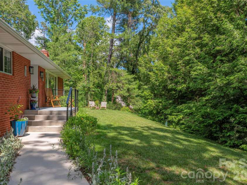 90 Bell Road, Asheville, NC 28805.  MLS# CAR4391079, YatesRealty ID 30128. 