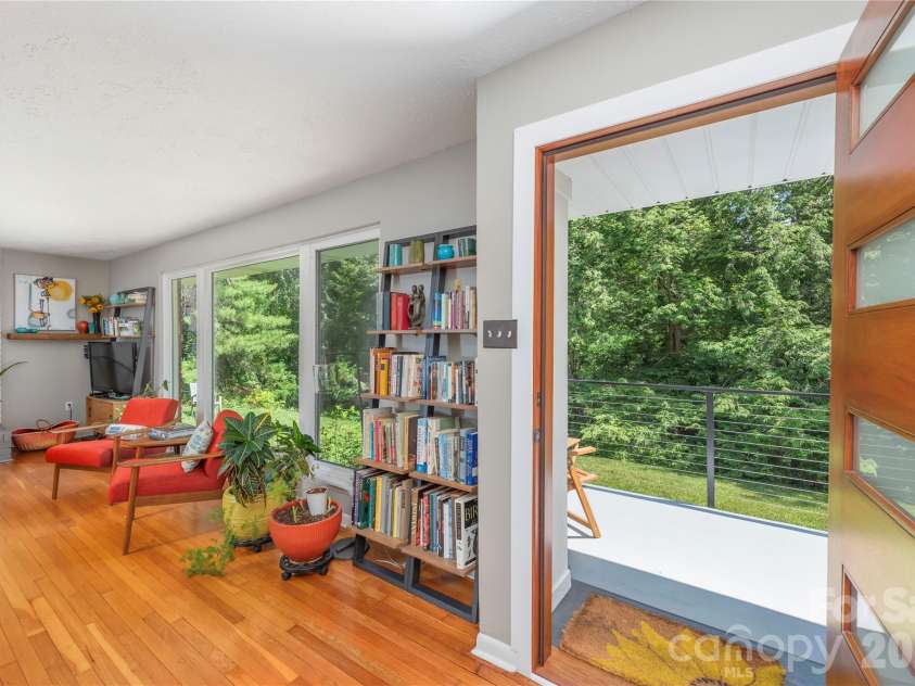 90 Bell Road, Asheville, NC 28805.  MLS# CAR4391079, YatesRealty ID 30128. 