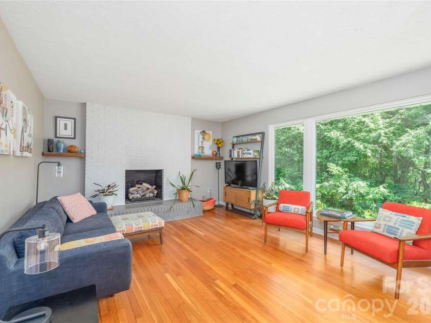 90 Bell Road, Asheville, NC 28805.  MLS# CAR4391079, YatesRealty ID 30128. 