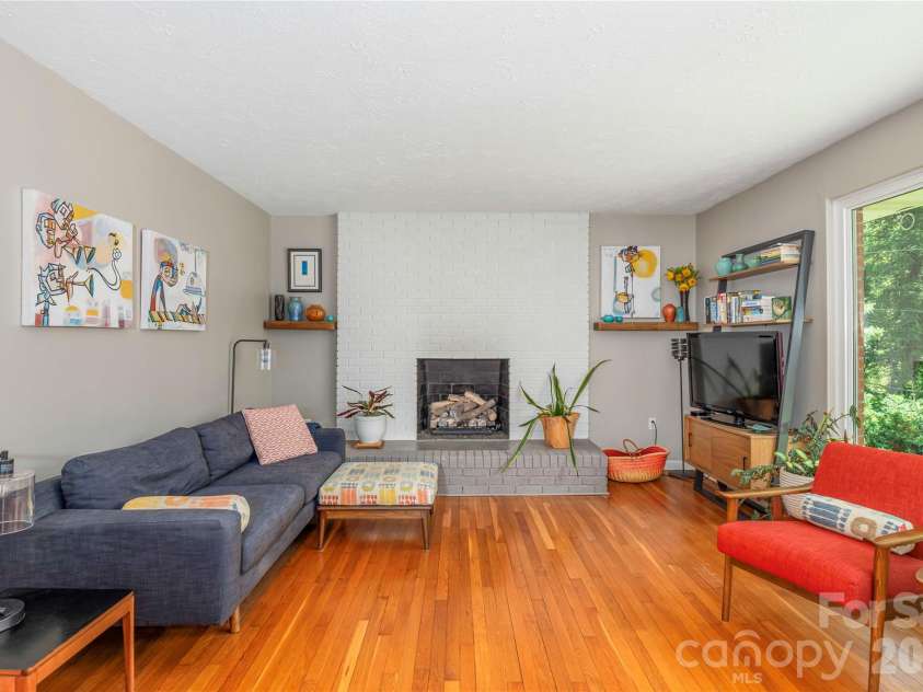 90 Bell Road, Asheville, NC 28805.  MLS# CAR4391079, YatesRealty ID 30128. 