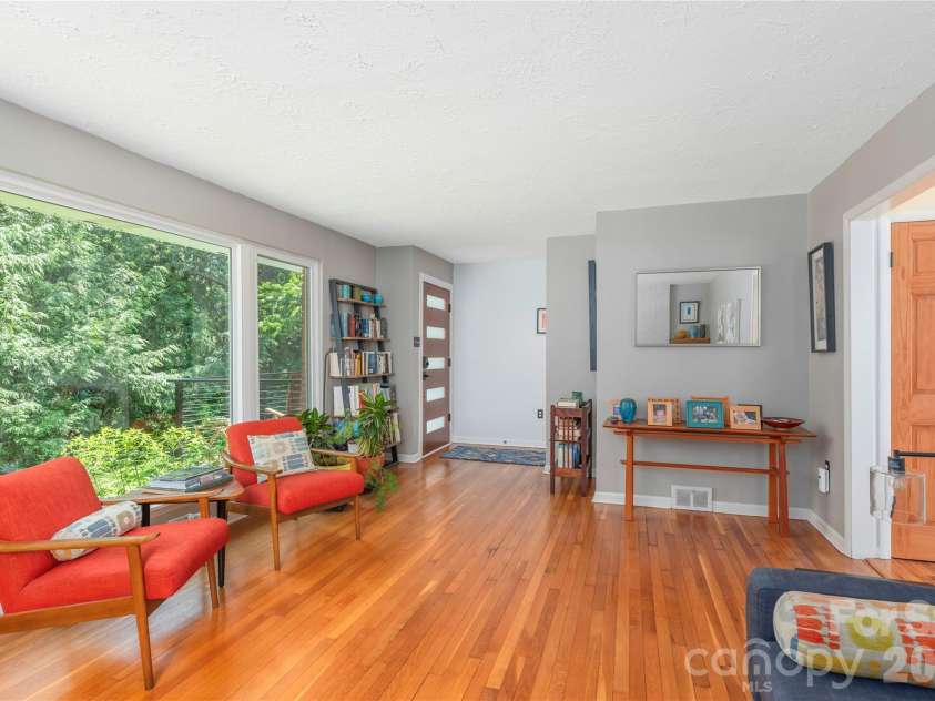 90 Bell Road, Asheville, NC 28805.  MLS# CAR4391079, YatesRealty ID 30128. 