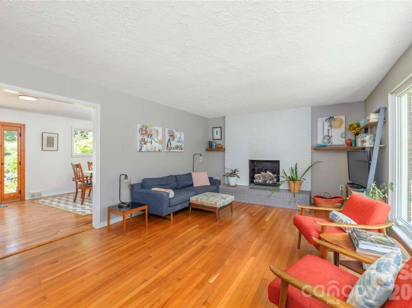 90 Bell Road, Asheville, NC 28805.  MLS# CAR4391079, YatesRealty ID 30128. 