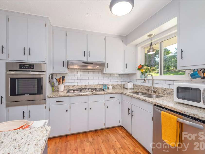 90 Bell Road, Asheville, NC 28805.  MLS# CAR4391079, YatesRealty ID 30128. 