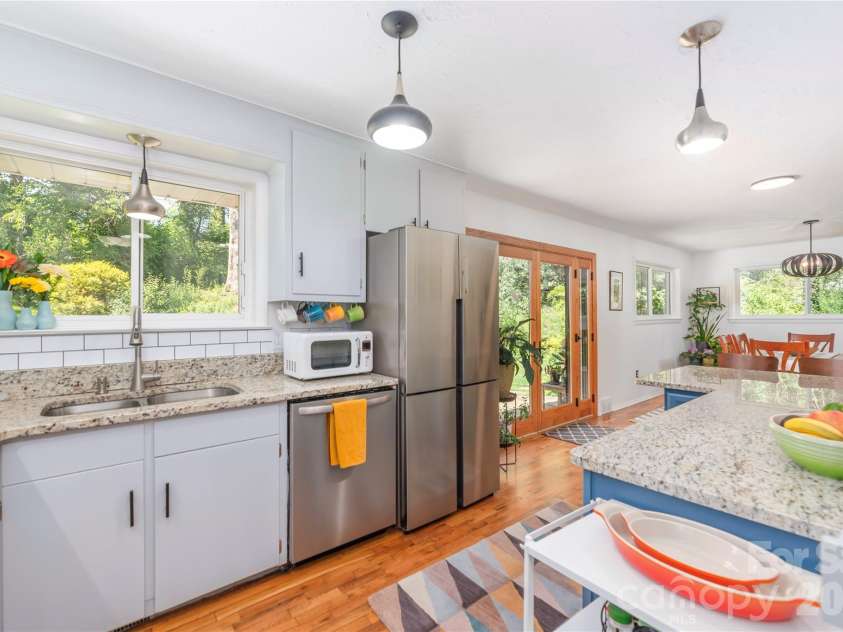 90 Bell Road, Asheville, NC 28805.  MLS# CAR4391079, YatesRealty ID 30128. 