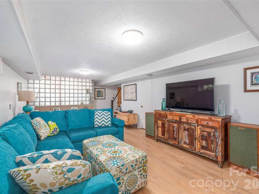 90 Bell Road, Asheville, NC 28805.  MLS# CAR4391079, YatesRealty ID 30128. 